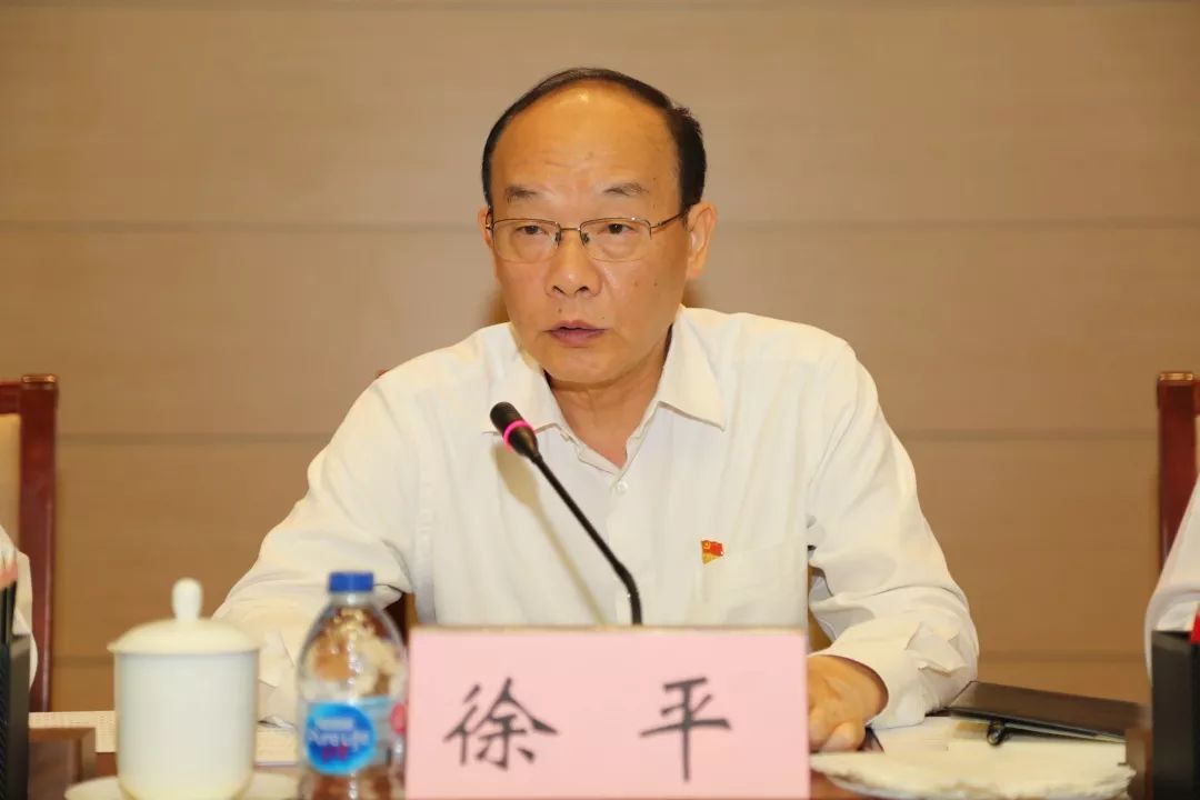 【不(bù)忘初心、牢記使命&lt;19&gt;】做(zuò)敢于擔當勇于奉獻的(de)兵(bīng)裝人(rén)——徐平講黨課