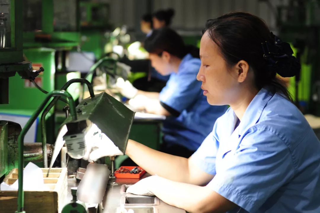 【主題教育促發展&lt;3&gt;】用(yòng)實效說(shuō)話(huà)！看(kàn)看(kàn)長(cháng)江電(diàn)工(gōng)提交的(de)半年(nián)答(dá)卷