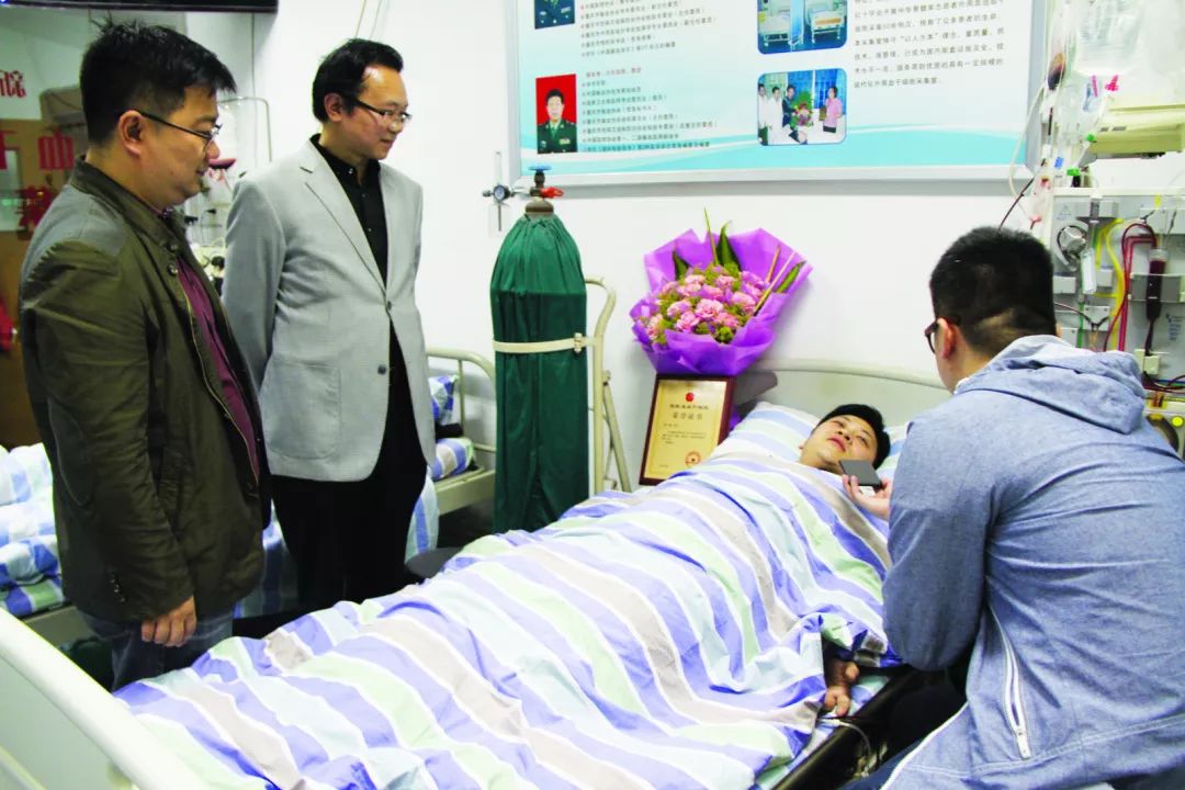 【最美(měi)兵(bīng)裝人(rén)<22>】大(dà)愛(ài)仁心:青山(shān)工(gōng)業(yè)鄒瑜的(de)生(shēng)命助跑