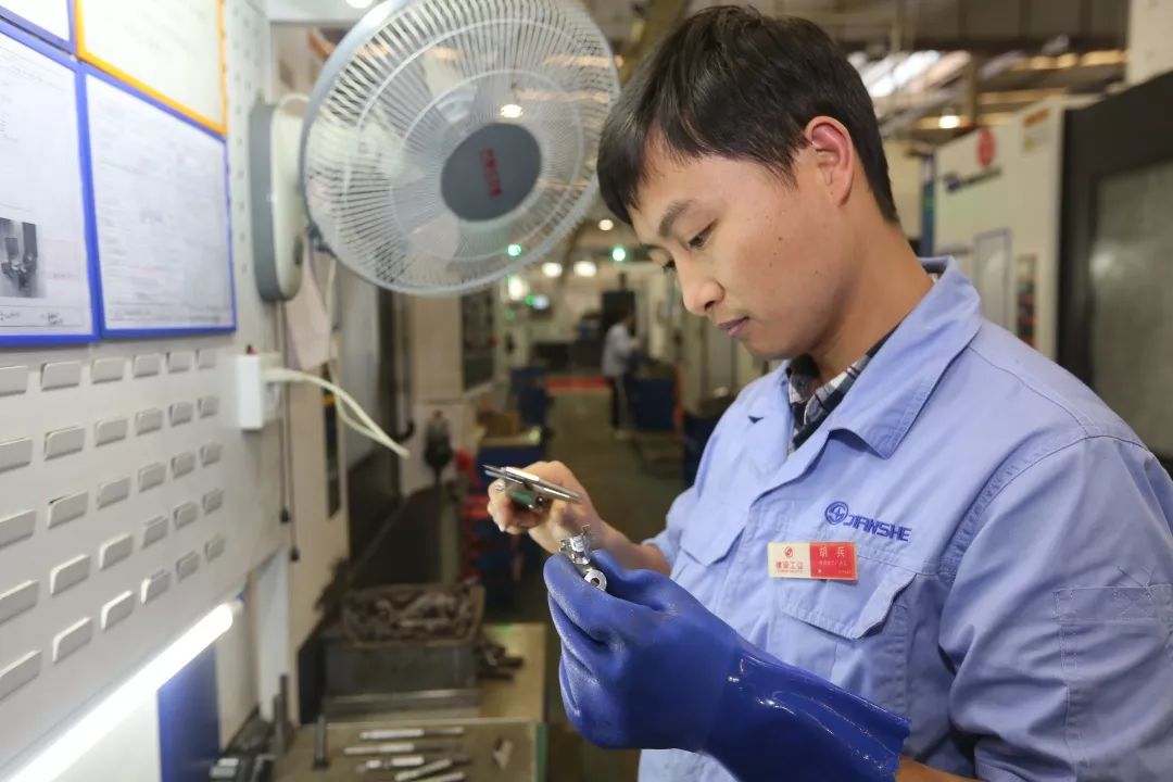 【打赢百日(rì)攻堅戰<14>】又(yòu)整合又(yòu)發展,看(kàn)建設工(gōng)業(yè)怎麽幹!