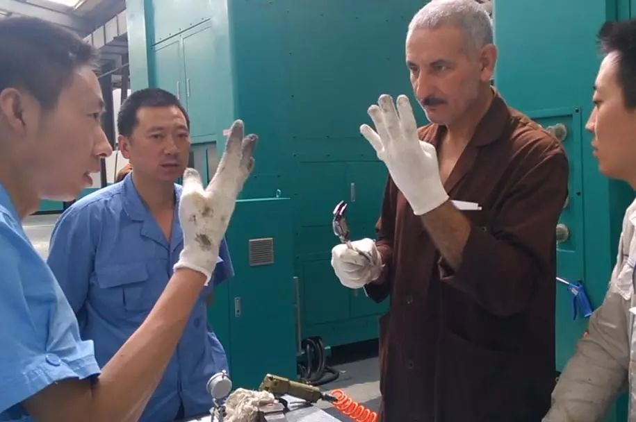 【建功“一(yī)帶一(yī)路(lù)”】長(cháng)江電(diàn)工(gōng):一(yī)家(jiā)兩代人(rén)  “一(yī)帶一(yī)路(lù)”情