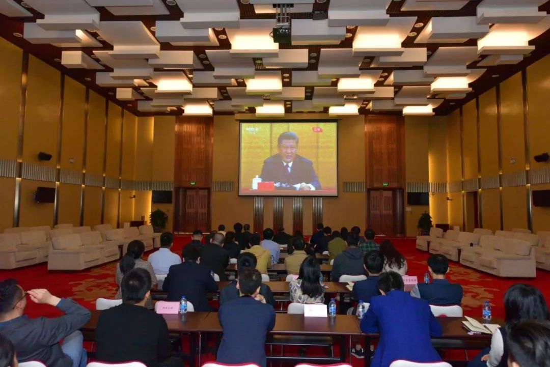 “兵(bīng)裝心青年(nián)”熱(rè)議(yì)習(xí)總書(shū)記對(duì)青年(nián)的(de)寄語