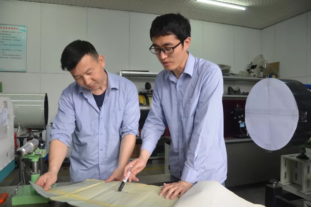 【兵(bīng)裝青年(nián)标兵(bīng)①】華中光(guāng)電(diàn)楊龍:一(yī)個(gè)“精密”的(de)90後