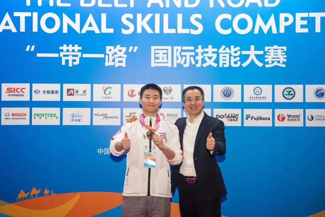 【建功“一(yī)帶一(yī)路(lù)”】奪冠！兵(bīng)裝工(gōng)匠(jiàng)閃耀“一(yī)帶一(yī)路(lù)”國(guó)際技(jì)能(néng)大(dà)賽！