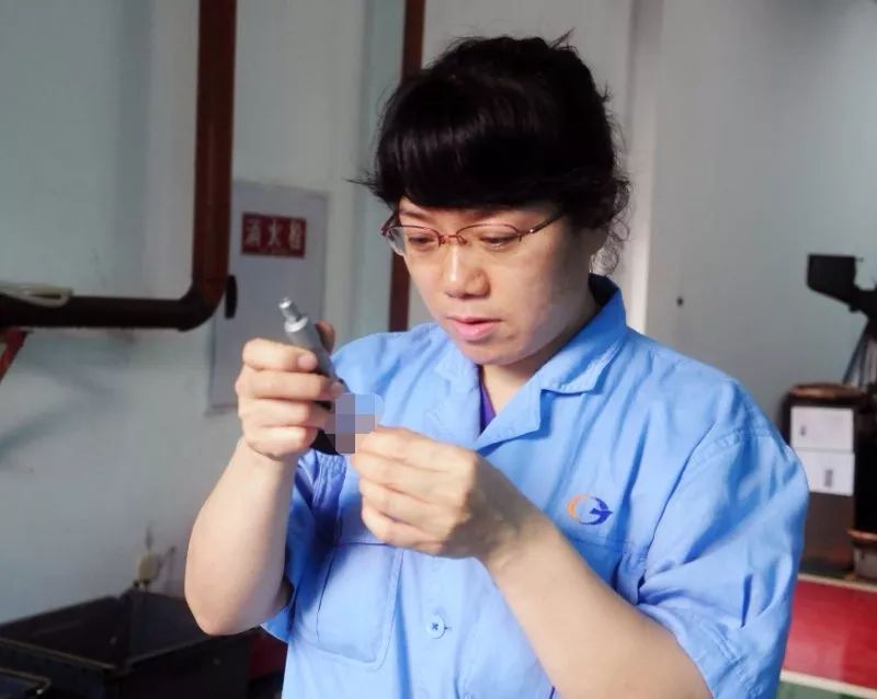 【最美(měi)兵(bīng)裝人(rén)&lt;30&gt;】長(cháng)江電(diàn)工(gōng)周克容：盛開(kāi)的(de)“科(kē)研玫瑰”