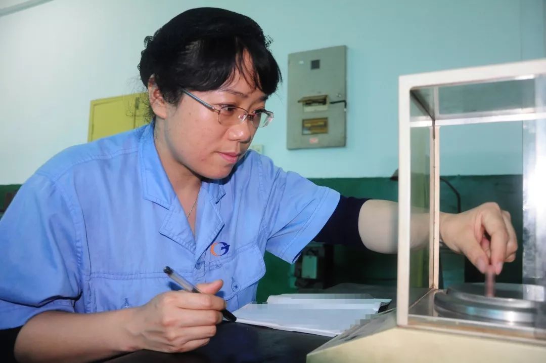 【最美(měi)兵(bīng)裝人(rén)&lt;30&gt;】長(cháng)江電(diàn)工(gōng)周克容：盛開(kāi)的(de)“科(kē)研玫瑰”