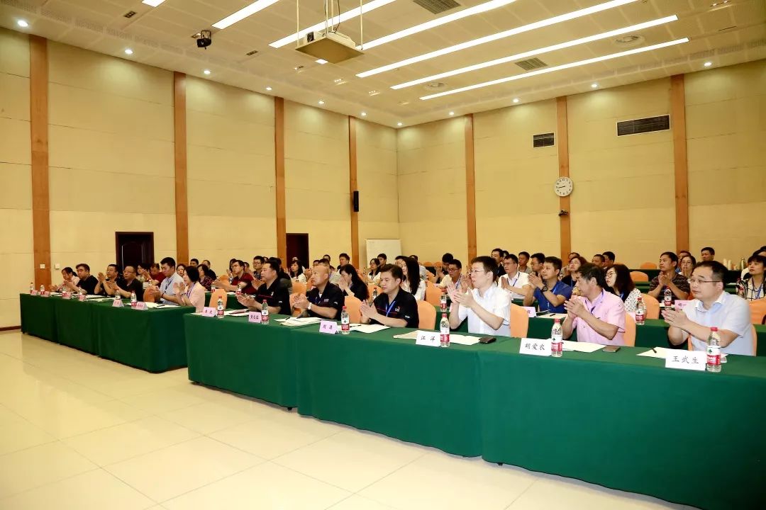 非聽(tīng)不(bù)可(kě)！能(néng)工(gōng)巧匠(jiàng)的(de)“嘴上(shàng)功夫”—— 兵(bīng)器(qì)裝備集團舉行(xíng)第三屆高(gāo)技(jì)能(néng)人(rén)才論壇