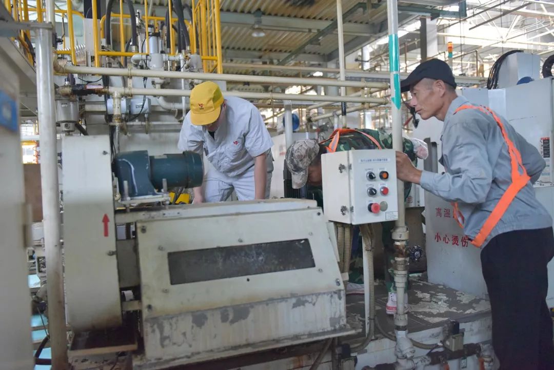 可(kě)敬！國(guó)慶中的(de)兵(bīng)裝身(shēn)影(yǐng)