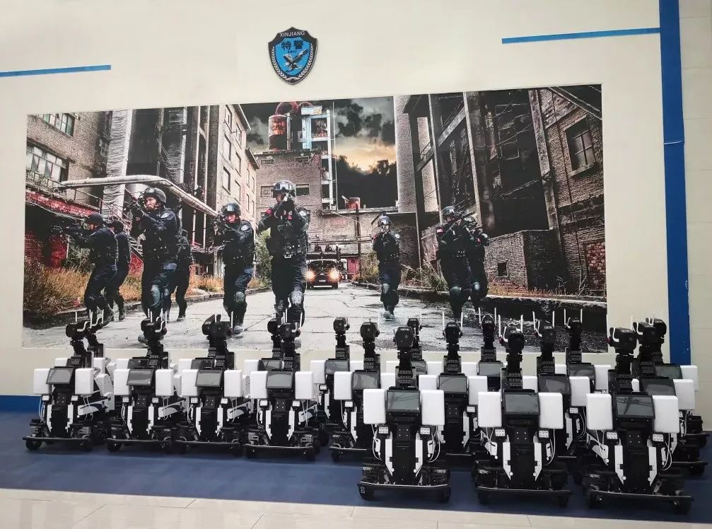 實力跨界，瞧瞧他(tā)們的(de)機(jī)器(qì)人(rén)家(jiā)族