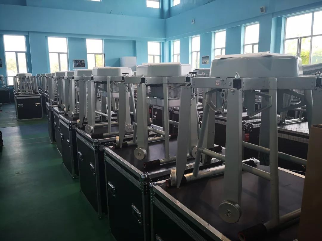 實力跨界，瞧瞧他(tā)們的(de)機(jī)器(qì)人(rén)家(jiā)族