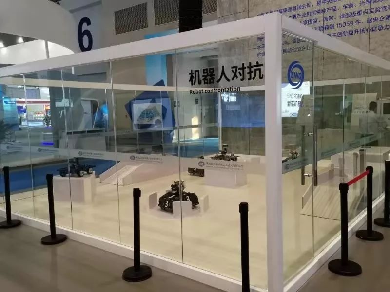 實力跨界，瞧瞧他(tā)們的(de)機(jī)器(qì)人(rén)家(jiā)族