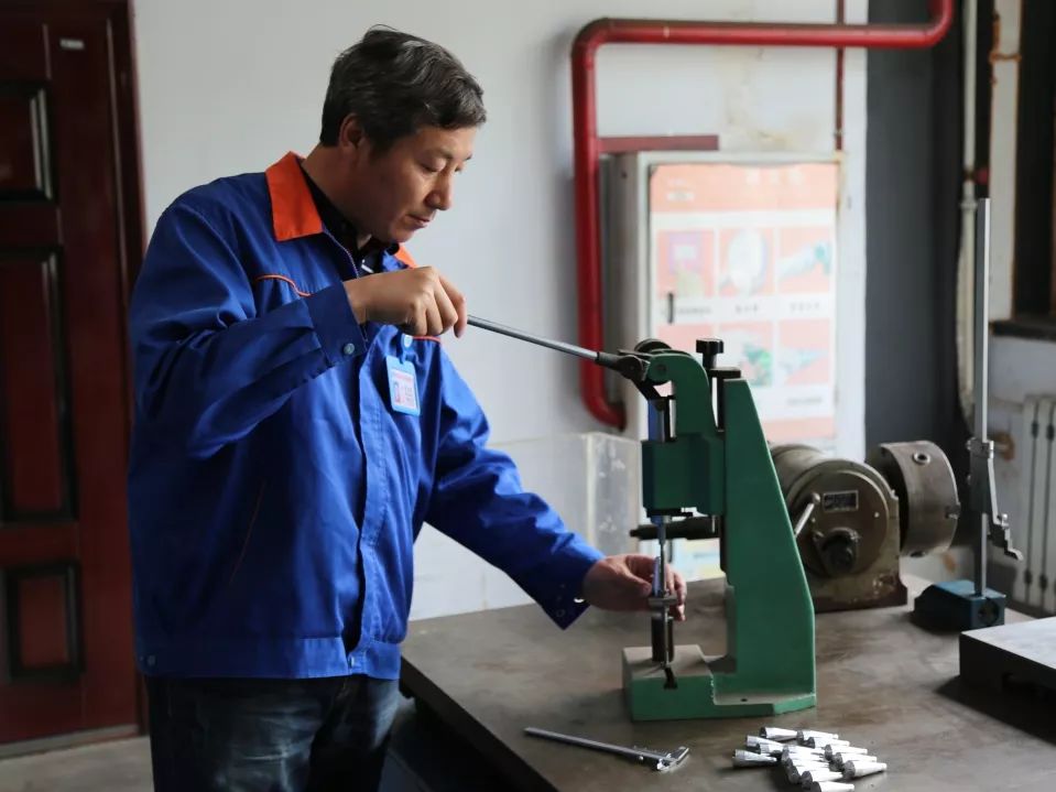 【最美(měi)兵(bīng)裝人(rén)&lt;26&gt;】“填空(kōng)題”滿分(fēn)！北(běi)方工(gōng)具李玉民(mín)填補了(le)多(duō)項國(guó)內(nèi)特品空(kōng)白(bái)